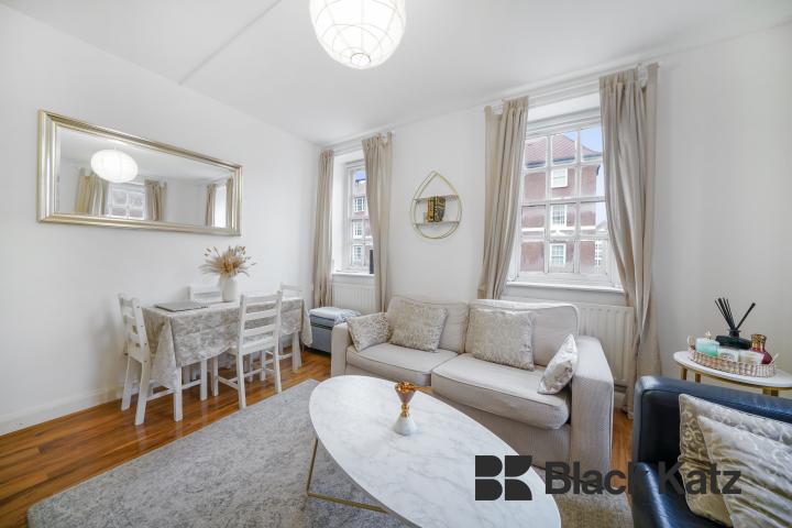 Bright and airy two bedroom flat with central location. Page Street, Westminster / Pimlico